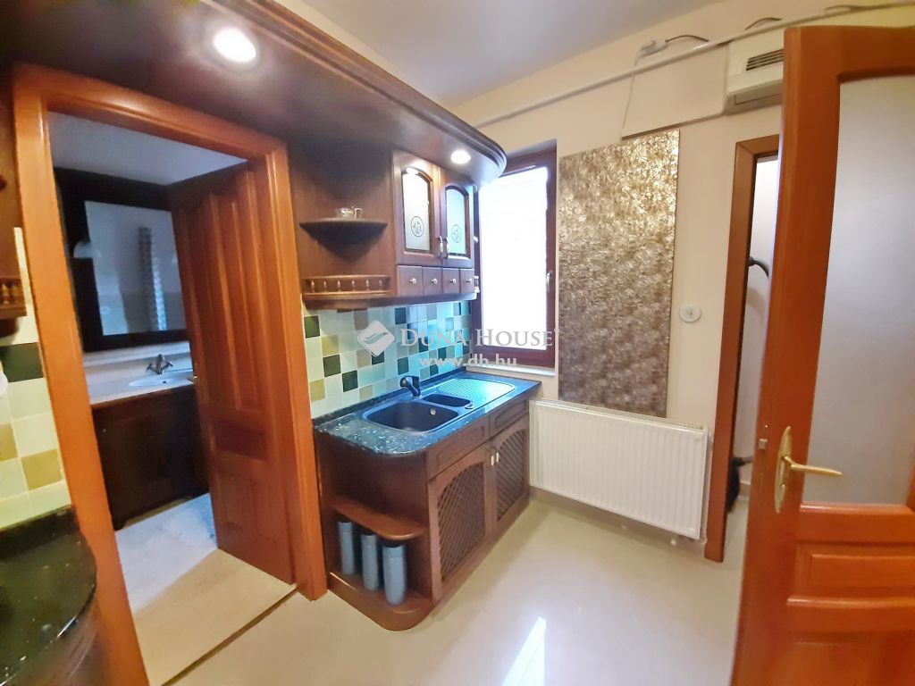 7621 Pécs , Belvárosban 2 szobás felújított, bútorozott lakás — 1/24