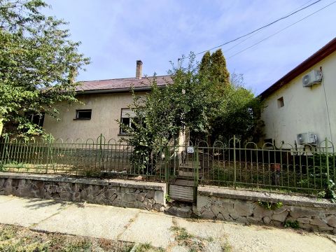 Eladó Ház 7213 Szakcs , Óvodával szemben.