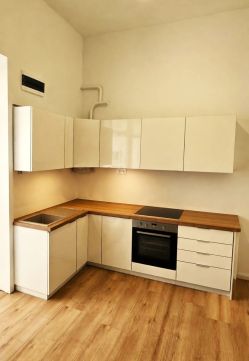Eladó Lakás 1149 Budapest 14. kerület , FRISSEN FELÚJÍTOTT GARZON ZUGLÓ KÖZPONTI RÉSZÉN