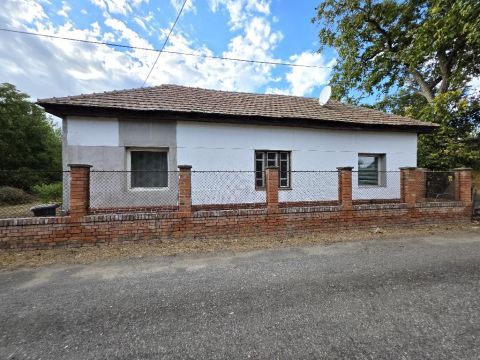 Eladó Ház 5465 Cserkeszőlő , 5465 Cserkeszőlő, Csendes