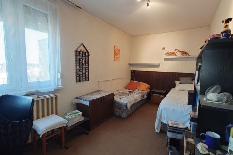 Eladó Lakás 6000 Kecskemét nyílászárócserélt, gáz-cirkó fűtéses, klimatizált  erkélyes 