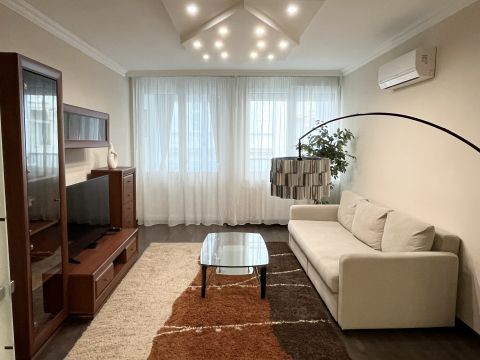 Kiadó Lakás 1054 Budapest 5. kerület , 5. ker Dunapartnál Széchenyi utcában erkélyes lakás kiadó