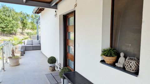 Eladó Lakás 8226 Alsóörs Balatoni panoráma, minőség, medence, gyönyörű környezet!