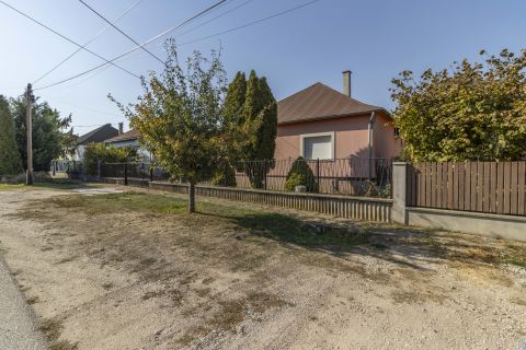 Eladó Ház 8151 Szabadbattyán 