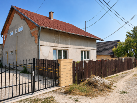 Eladó Ház 2060 Bicske , Bicskén a kertváros peremén