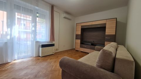 Kiadó Lakás 7633 Pécs Pécsett, a PTE Szántó Kollégiummal szemben,frissen felújítva