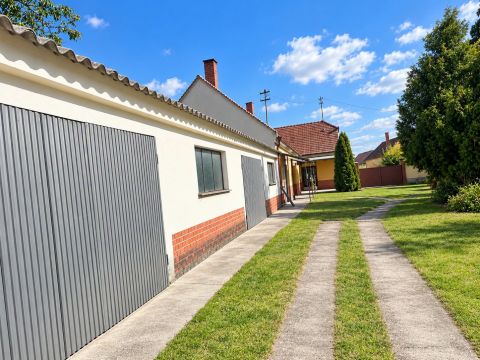 Eladó Ház 9351 Babót , Bercsényi utca környéke