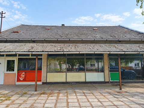 Eladó Üzlethelyiség 2853 Kömlőd 