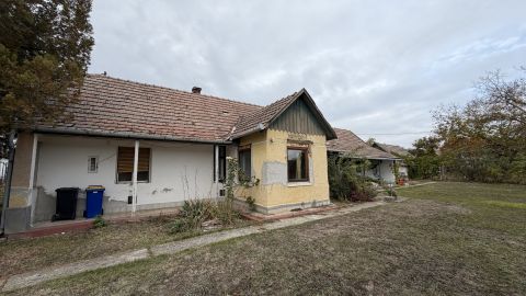 Eladó Ház 2214 Pánd Pánd, Központhoz közel 